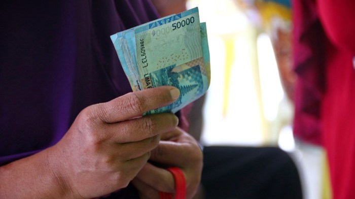 Perbedaan Pinjaman Online Dan Offline